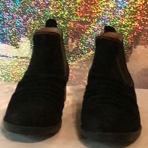 Black suede Montana ankle boots